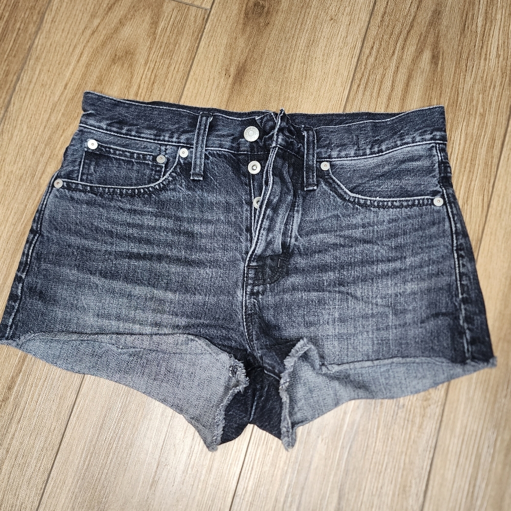 MADEWELL black relaxed denim cut off short, size 26